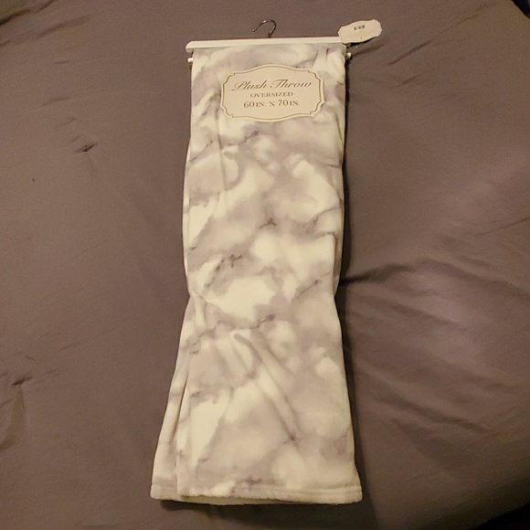 Throw - Picture 3 of 3